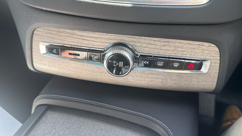 Volvo XC90 2.0 B6P Ultimate Dark 5dr AWD Geartronic Petrol Estate